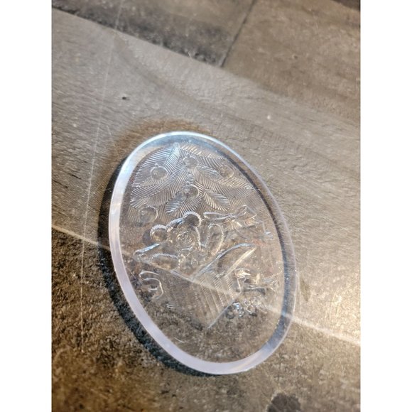 Opening gifts Teddy bear tree acrylic ornament xmas - Picture 4 of 4